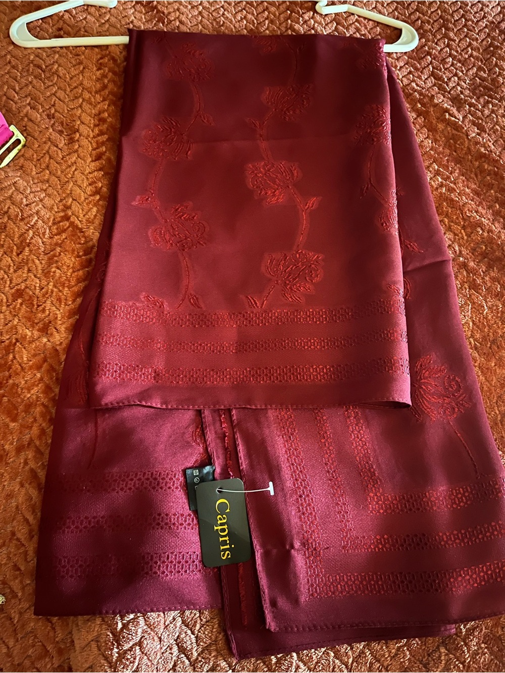Capris Italian luxury Women's burgundy Jacquard Scarf.